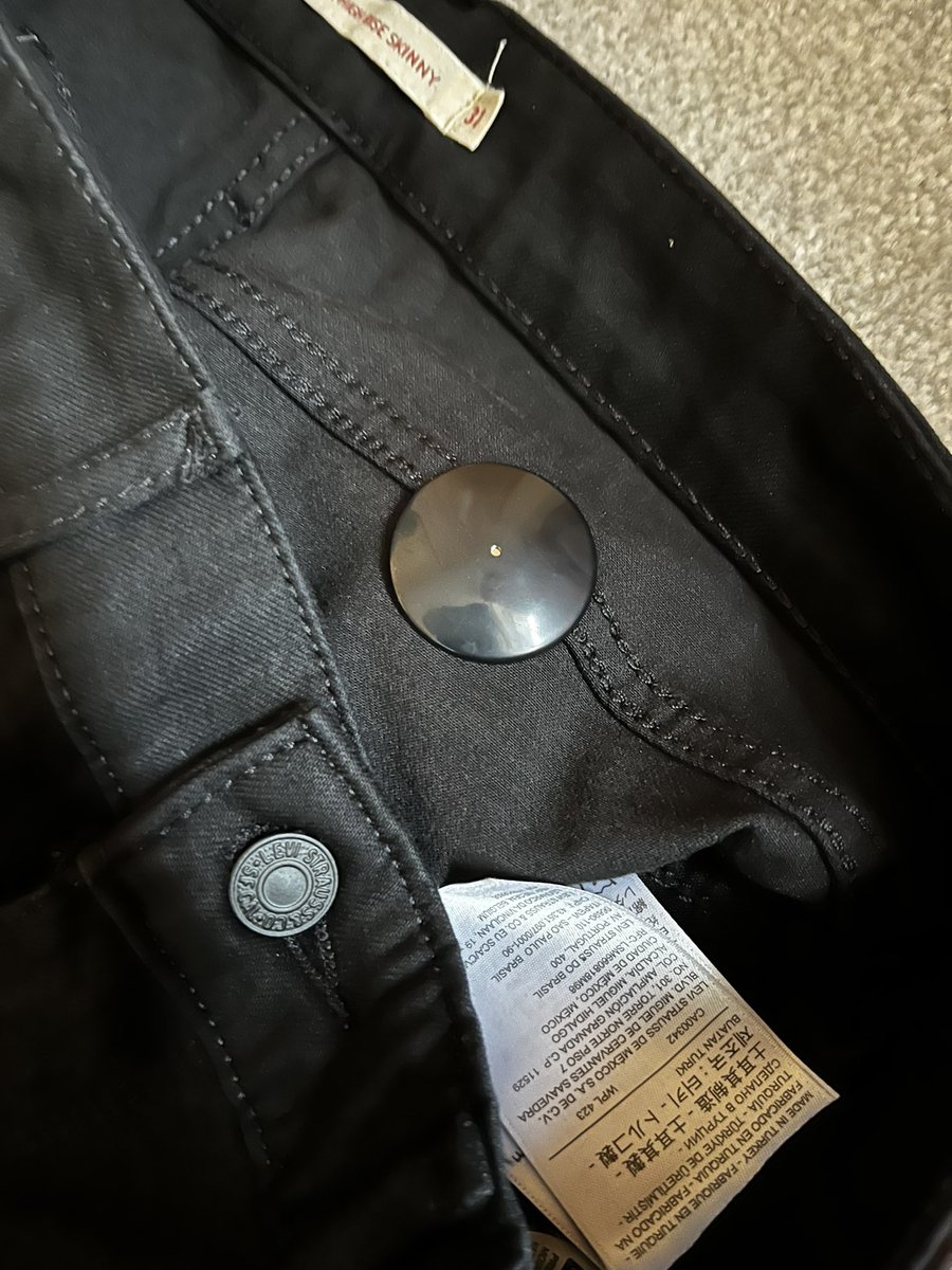 ollie_alien's tweet photo. #levijeans please get your act together! I’ve phoned, sent 2 emails &amp; I’m still left with jeans &amp; security tag that wasn’t removed. A 3 hour round trip to get it taken offer isn’t a helpful suggestion. Please send me a pair that I can wear! @LEVIS @levijeansonline #Disappointed https://t.co/ebrQwRkJ03
