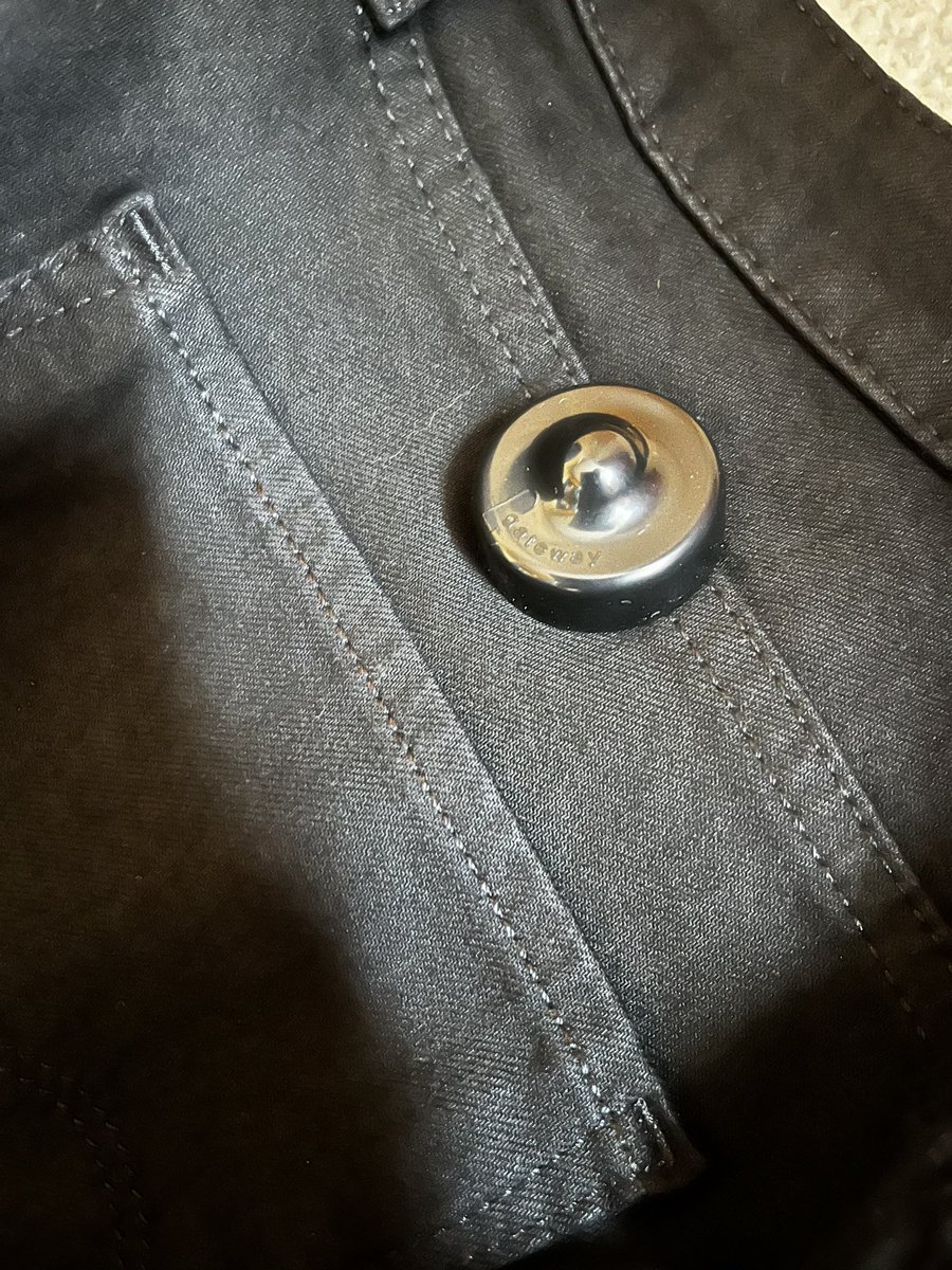 ollie_alien's tweet photo. #levijeans please get your act together! I’ve phoned, sent 2 emails &amp; I’m still left with jeans &amp; security tag that wasn’t removed. A 3 hour round trip to get it taken offer isn’t a helpful suggestion. Please send me a pair that I can wear! @LEVIS @levijeansonline #Disappointed https://t.co/ebrQwRkJ03