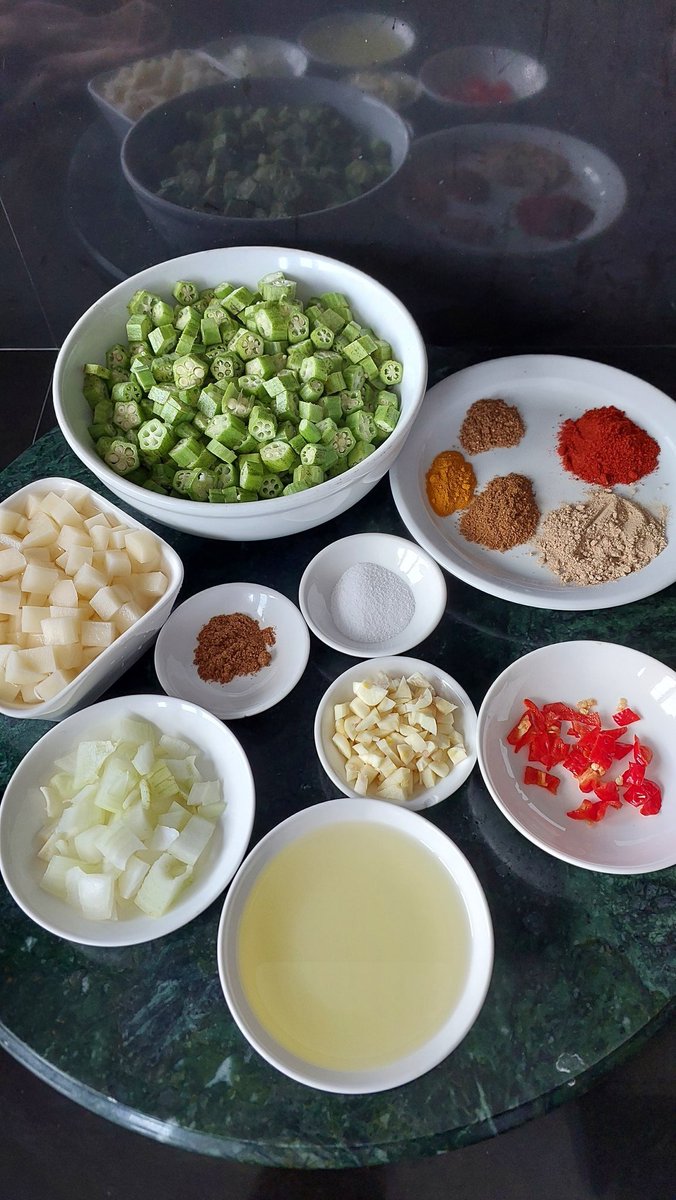 Delicious Aloo Bhindi- Okra recipe. Perfectly tender okra and potatoes coated in a blend of spices. 

 #aloobhindi #masalabhindi #indiancuisine #food #myhomecooked #bhindifry #bhindimasala #okra #bhindi #Vegetarian #vegan #food #foodie #foodvlogger #cooking #recipeoftheday