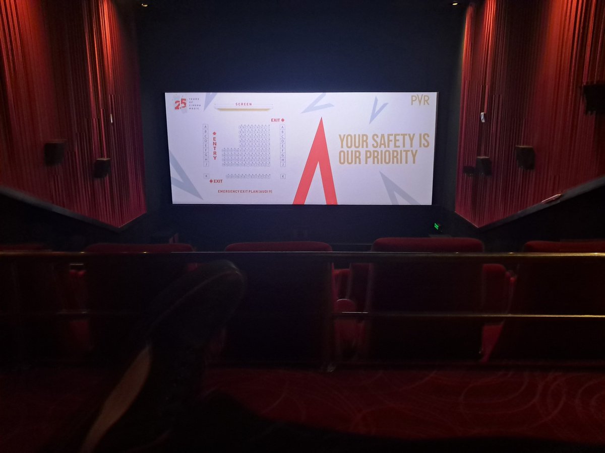HeroCautious's tweet photo. A tad bit late but finally got to catch the latest installment in Evil Dead 🧟‍♀️ series: Evil Dead Rises in the perfect settings, an eerie empty hall. This was horror done right, movie completely sheds the series beloved quirky dark humour with hair raising gore.  🥶 3.5/5 https://t.co/gajXgY8p2N