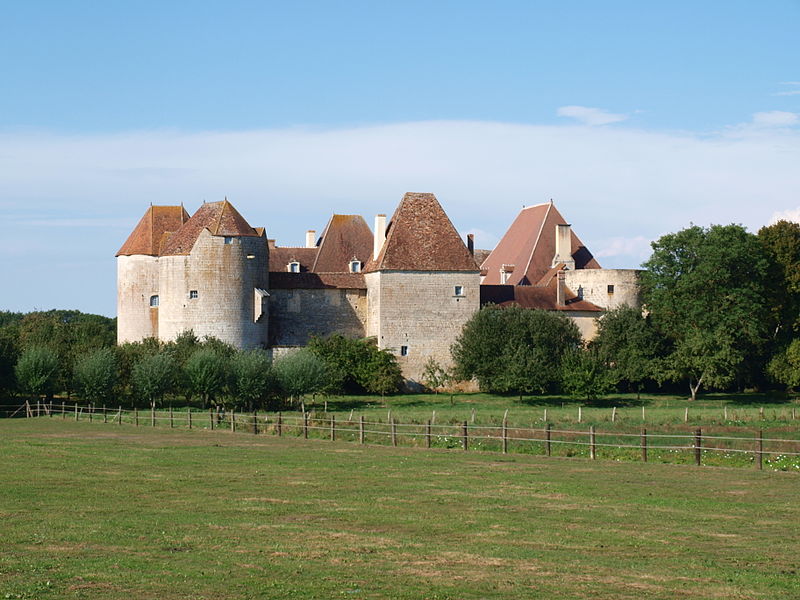 MonumentumFr's tweet photo. Château de la Motte-Josserand à #Perroy (#Nièvre) Construction XIVe siècle;XVe siècle;XVIIe siècle. Château de la Motte-Josserand (cad. ZT 28) : classement par arrêté du 16 décembre 1986.
Suite 👉 https://t.co/STEAtYRmbh
#Patrimoine #MonumentHistorique https://t.co/OucKXhuXEX