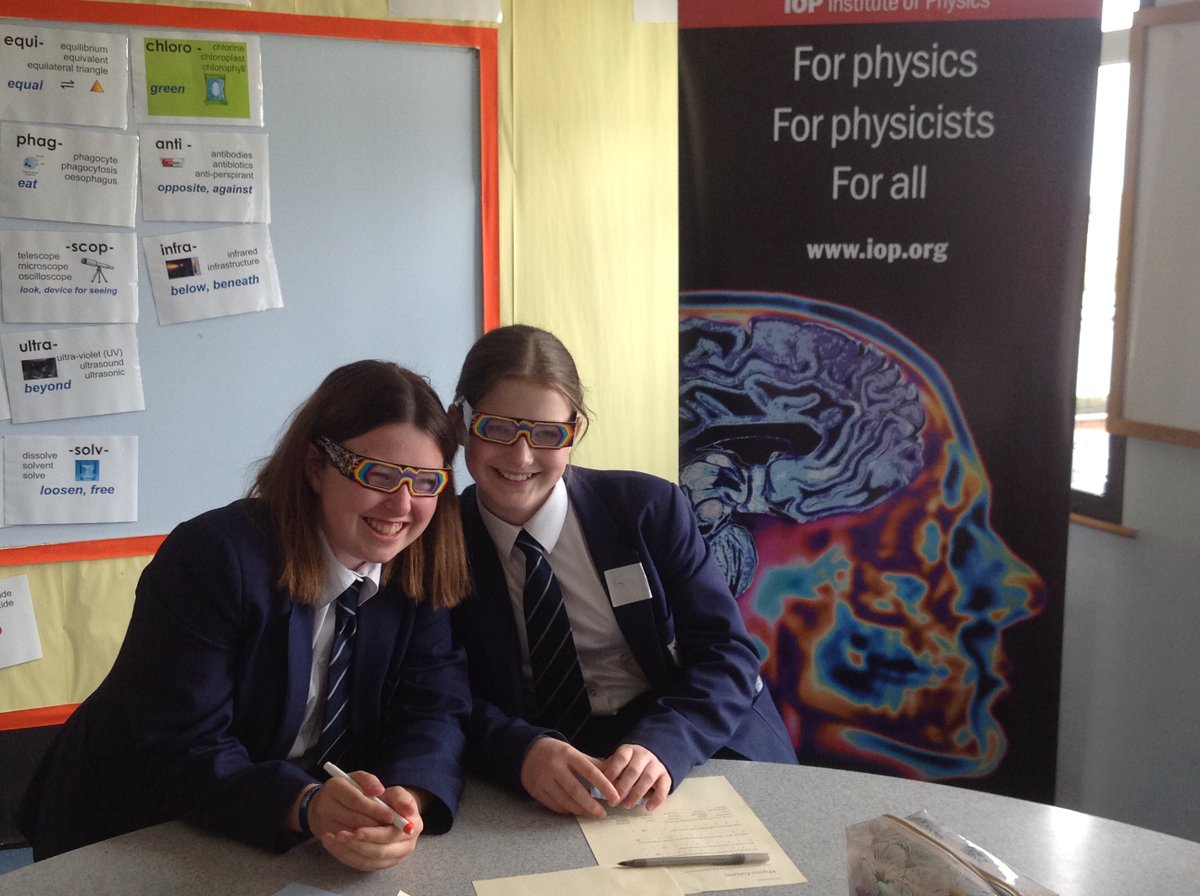 Kings_Guildford's tweet photo. Year 8 had fun learning about physics in the real world with students from the @UniOfSurrey earlier this week! They took part in some hands-on activities involving light, 3D printers, music, sports and nature. https://t.co/qrTGxMv5Tp