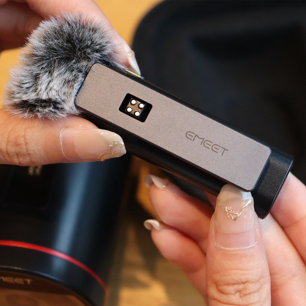 eMeet_JP's tweet image. 🎤 #emeet #streamcamone でコードやワイヤーをいじる必要はもうありません! 🔌 磁気マイクで簡単にセットアップできます。
🔥特別割引をお見逃しなく。プレセール中に無料の三脚を手に入れましょう。
今すぐ手に入れよう👇
emeet.com/ja-jp/products…
#生放送 #ストリーミング