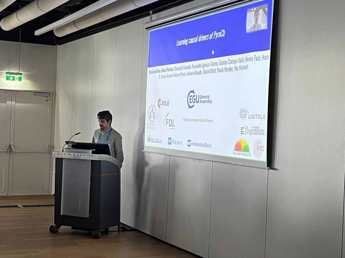 isp_uv_es's tweet photo. And Emiliano Díaz, now in his PhD final stage, today presents 'Learning causal drivers of PyroCb', showcasing how to make the most of heterogeneity to unveil causal triggers in phenomenons like photosynthesis and extreme wildfires! #EGU23 @USMILE_ERC @FDL_Europe https://t.co/tRDb1IcQXl