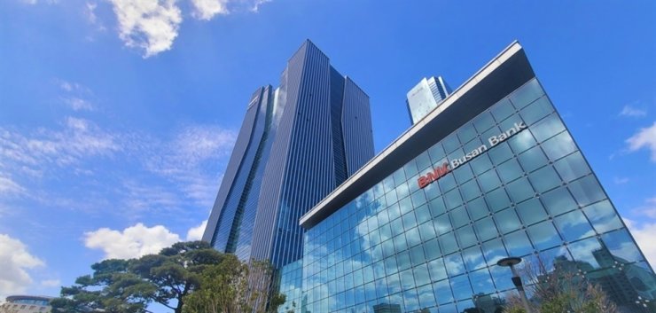 koreatimescokr's tweet image. Regional #banking groups suffer #declining #profits over rate freeze
koreatimes.co.kr/www/biz/2023/0…