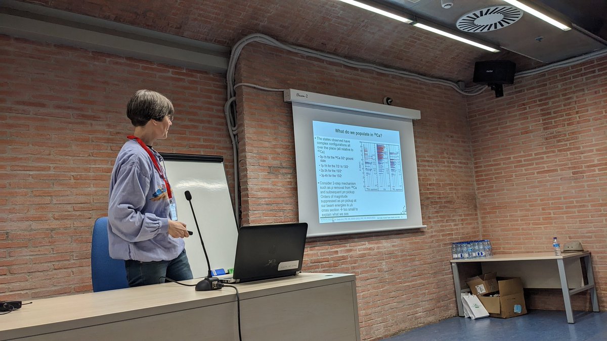 RiosArnau's tweet image. #NuclearTapas, in honor of Prof Alfredo Poves, continues today. Talks involve theory (I spoke about #QuantumComputing!), but also experimental reviews. Here's Alexandra Gade @FRIBLab @NSCL @michiganstateu discussing how #ShellModel guides experiments in #Exotic #Isotopes!