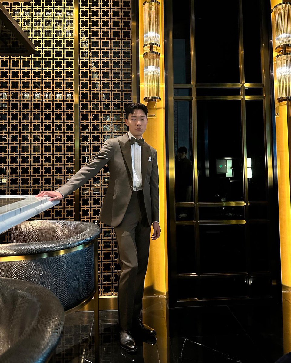 헉 류준열 머리 뭐야 엄청 짧아졌어