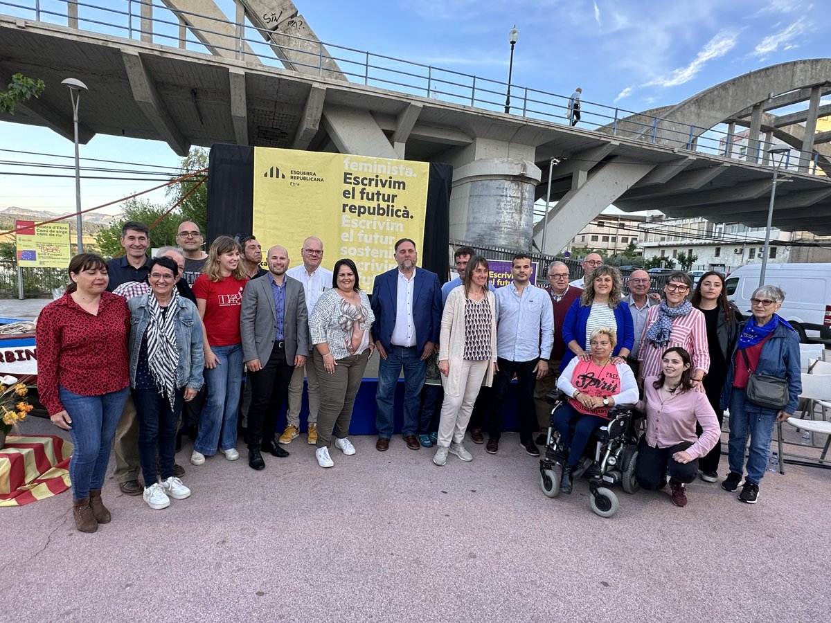 ERCEbre's tweet photo. 🗞️[NOTÍCIA] La republicana Marta Montagut presenta una llista per transformar #MóradEbre @junqueras  va donar suport a l'alcaldable i el seu equip, a l’acte de presentació de la candidatura
➕INFO👉 https://t.co/4Jmk9oCv1I https://t.co/BAXxXULDcR