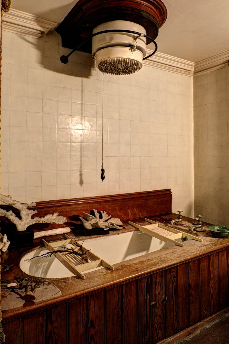 TyntesfieldNT's tweet photo. The Turret Bathroom in Tyntesfield House is a small room showcasing big developments in bathroom technology, with an impressive shower mechanism & a very early example of linoleum flooring 🛁
#AprilShowers #TyntesfieldNT #HistoricalHouse #GothicRevival #InsideBristol #Gothic https://t.co/w6PGzZ33mr