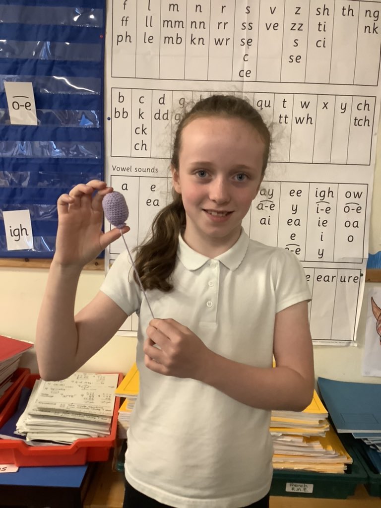 mrslambvps's tweet photo. @MrsMcDavidVPS Last week our assembly talked about kindness and this pupil was voted our P4M kindness champ. Unfortunately I forgot to take a picture of her with her balloon, so I made her a tiny balloon to keep. Well done to our kindness champ, P4M. @MrsMcDavidVPS https://t.co/P3ZojdWfDa