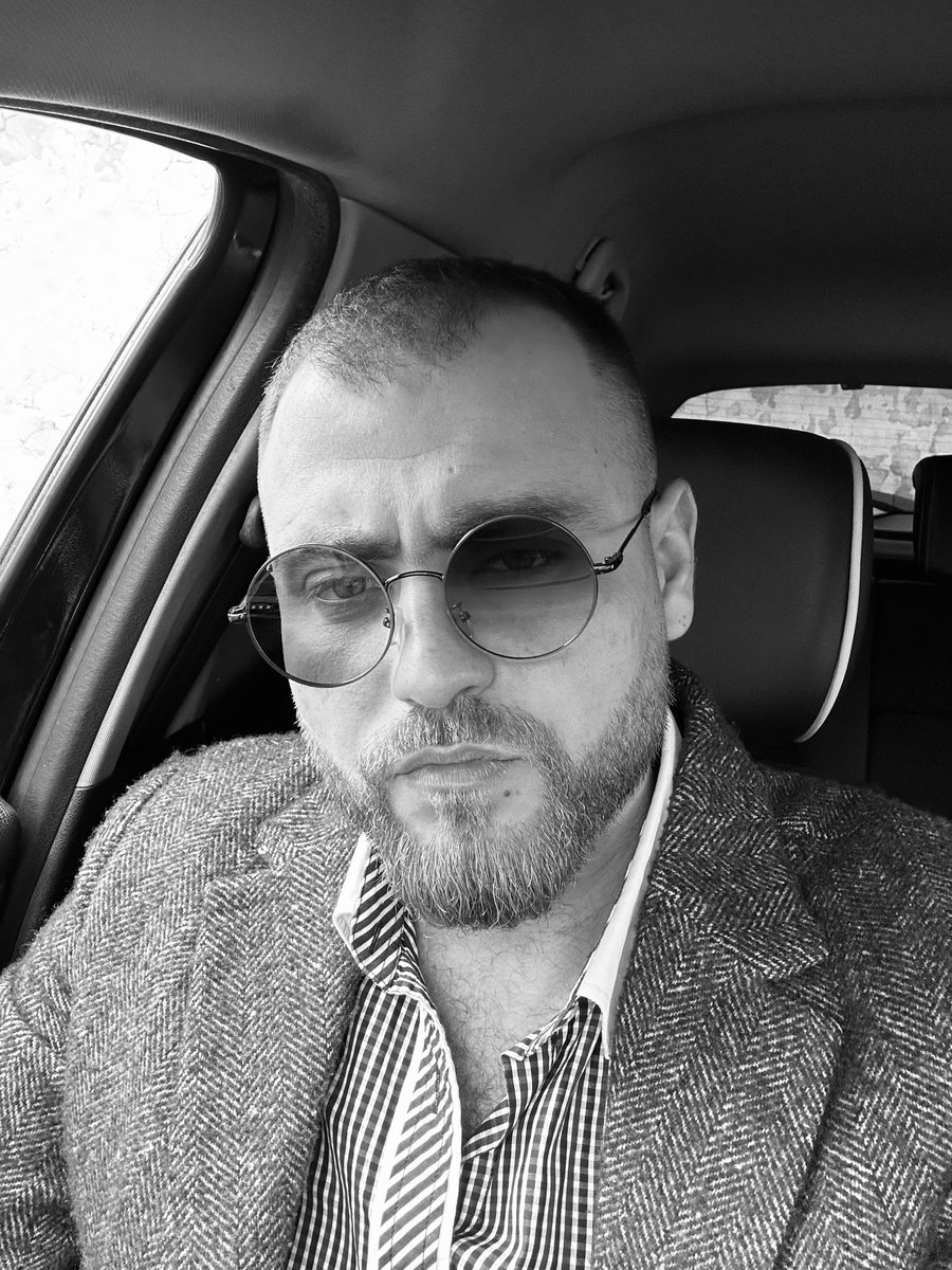 Məncə də
Amma fərqinə vardım ki, gülən yerdə şəklim yoxdu 🚬