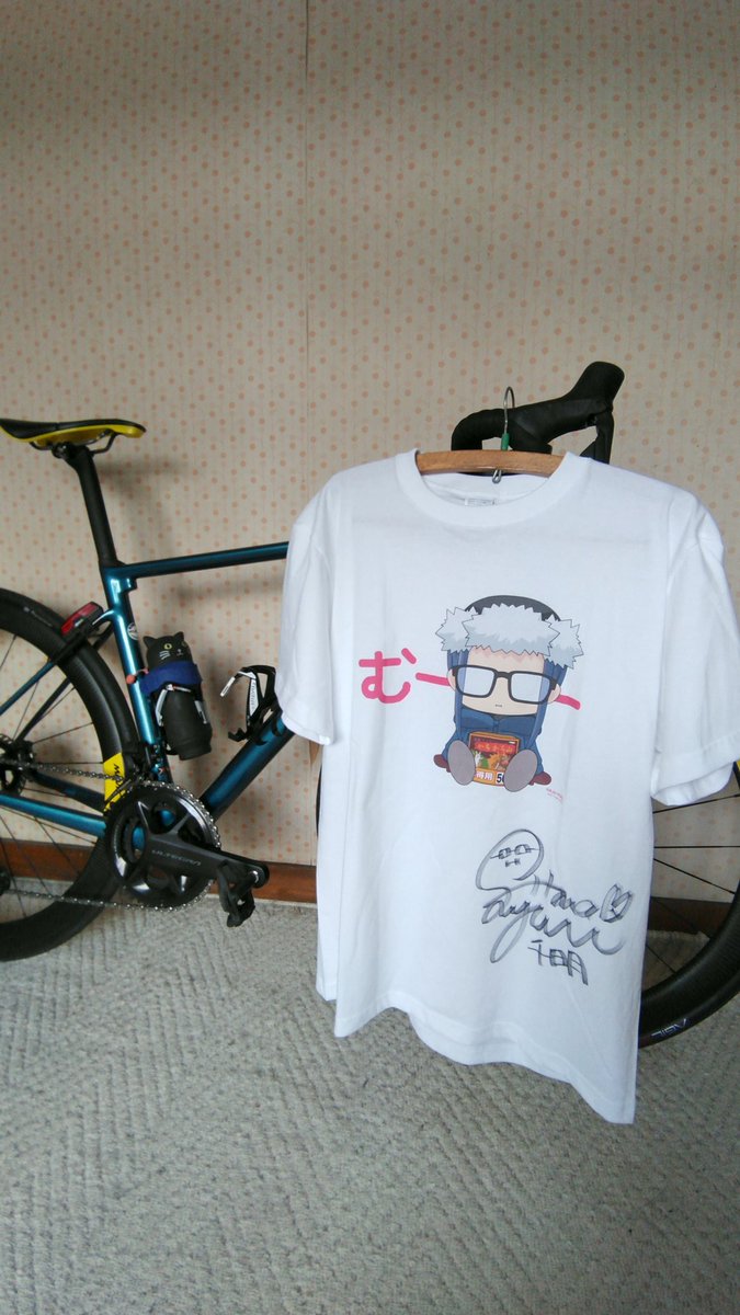 zero9wilier's tweet photo. 有休取ってたのでボークスの #ゆるキャン イベント｢あさキャン｣へ
ボチボチ買ってガラポン回す
ふぁっ！まさかの原紗友里さんサイン入り千明Tシャツ当たっちった！
一番欲しかったやつ！
家宝にさせて頂きやすっ！！ https://t.co/gPLBxRW2si