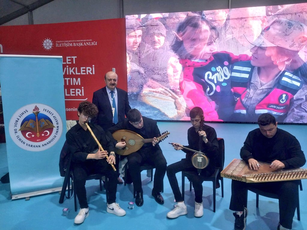 Şehit Prof.Dr.İlhan Varank AİHL musiki programı öğrencileri, İzmir’de Devlet Teşvikleri Tanıtım Günlerinde ilgi odağı oldu.
<a href="/mehmetnezirg/">mehmet nezir gül</a>