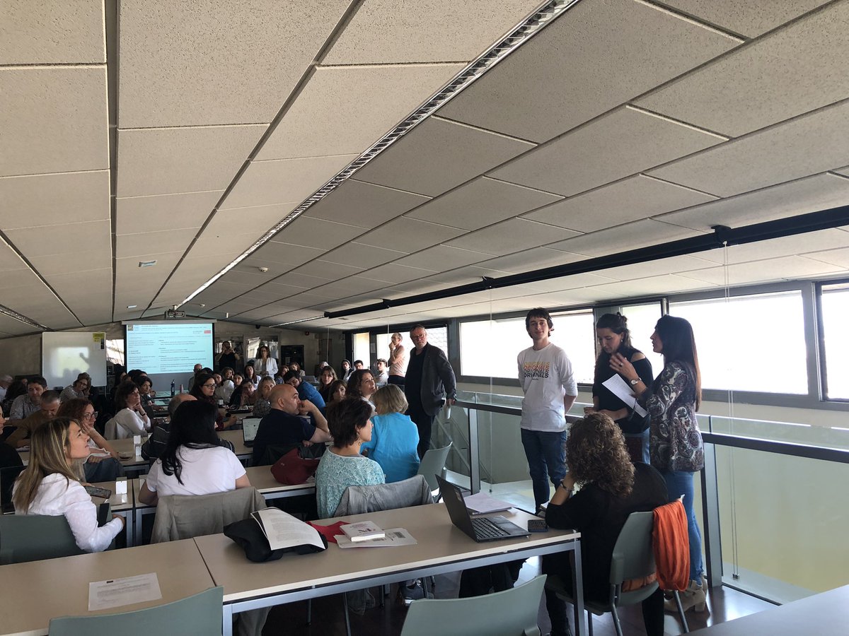nuriamedinacasa's tweet photo. IIIJornada #MIFPràcticum
Construint Ponts Escola-Universitat a la @UdG
Resultats i transferència de projectes#ARMIF Pràcticum @educaciocat La @UVic_FETEP presenta el MID @uvic_ucc @grupGlossa https://t.co/XtB38nXzeN