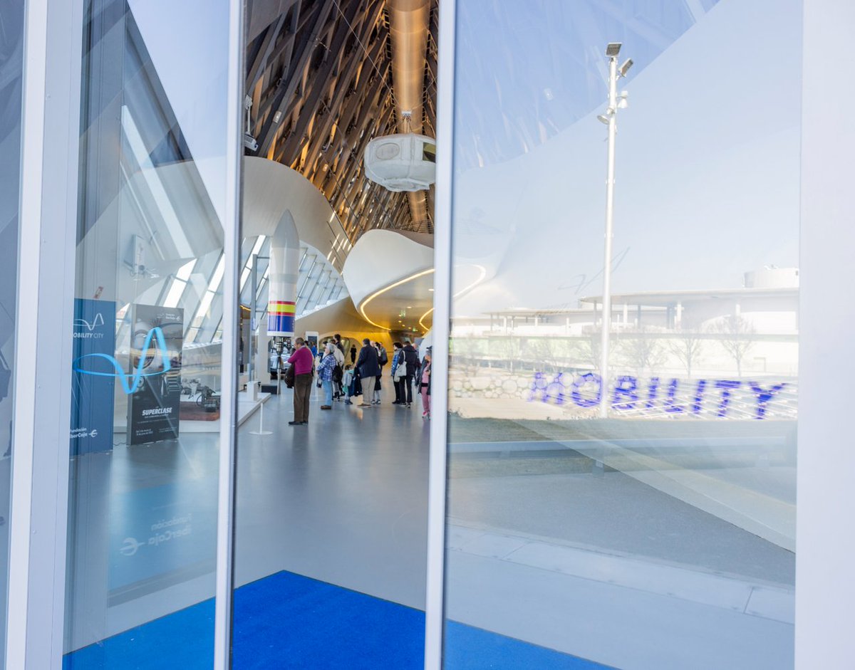 FundIbercaja's tweet photo. Fin de semana a la vista 👀
Y tú, ¿cómo vas a disfrutar de estos días?
El #MobilityMuseum de @mobilitycity_ es un buen plan para descubrir el futuro de la movilidad y conocer el renovado pabellón puente ubicado en pleno Parque del Agua.
¿Te vienes? https://t.co/QlXhoGmAiC