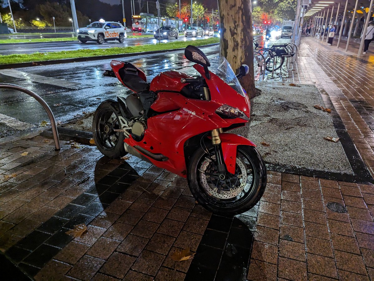 haiiro99's tweet photo. Bit of a damp ride in to watch @melbournesymphonyorchestra play Looney Tunes. https://t.co/BElRAiNU93