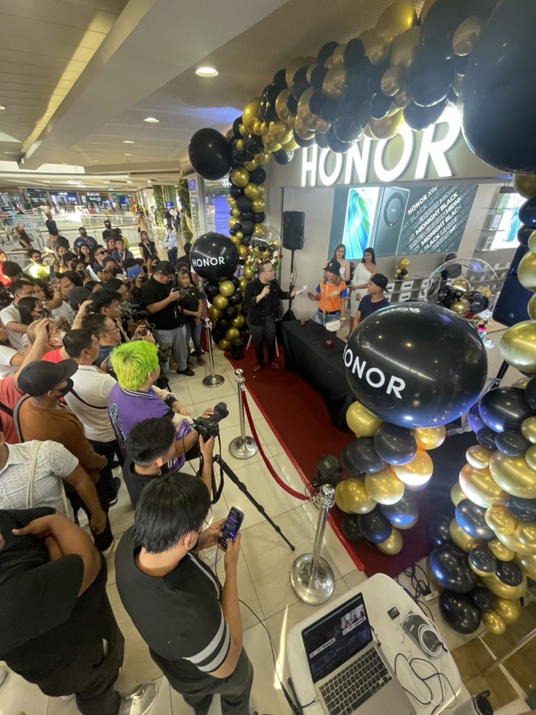HONORPHL's tweet photo. The HONOR Experience Store is now open @smcitymarilao https://t.co/1GrDVkBQit