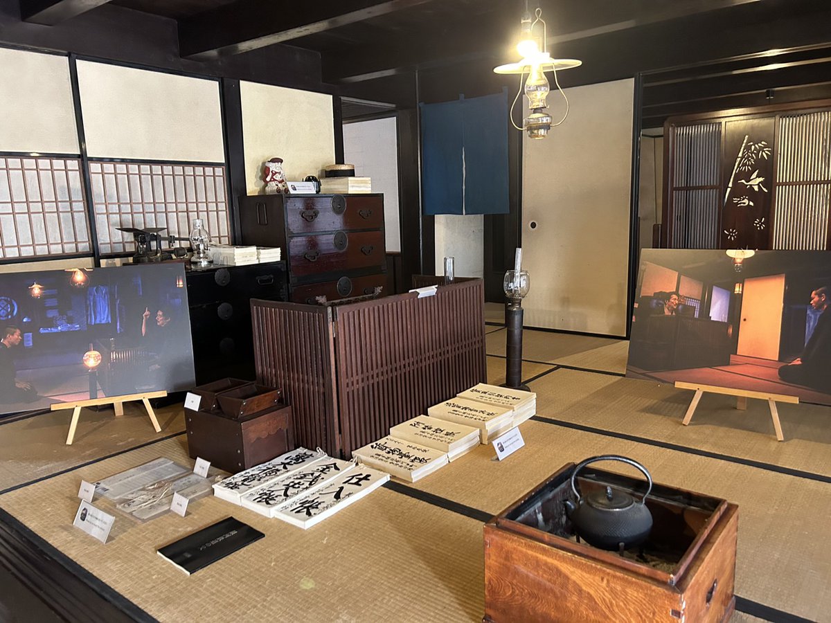 Ginga_Movie2023's tweet photo. 映画『#銀河鉄道の父』× 恵那市
GOGOGOキャンペーン開催中🏁

ロケ地岐阜県恵那市で、宮沢家の商家を再現！衣装＆小道具＆パネル展が開催中⭐️
ぜひ本作の世界感を体感ください❤️‍🔥
来場者には🎁も👏

📍ロケ地MAPも公開中
https://t.co/Hkb7U8h027 https://t.co/bCeIZpqjAR