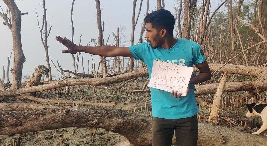 NayonSorkarBD's tweet photo. #Dhalchar is a small island located in the south of ๐ง๐ฉ #BD where the #MeghnaRiver joins the #BayofBengal. The coastal #DhalcharIsland is disappearing from the map of #Bangladesh due to #climatechange.
Those responsible must compensate the victims.
#SaveDhalchar #SaveBhola #SFB https://t.co/9AeN6o8Ph6