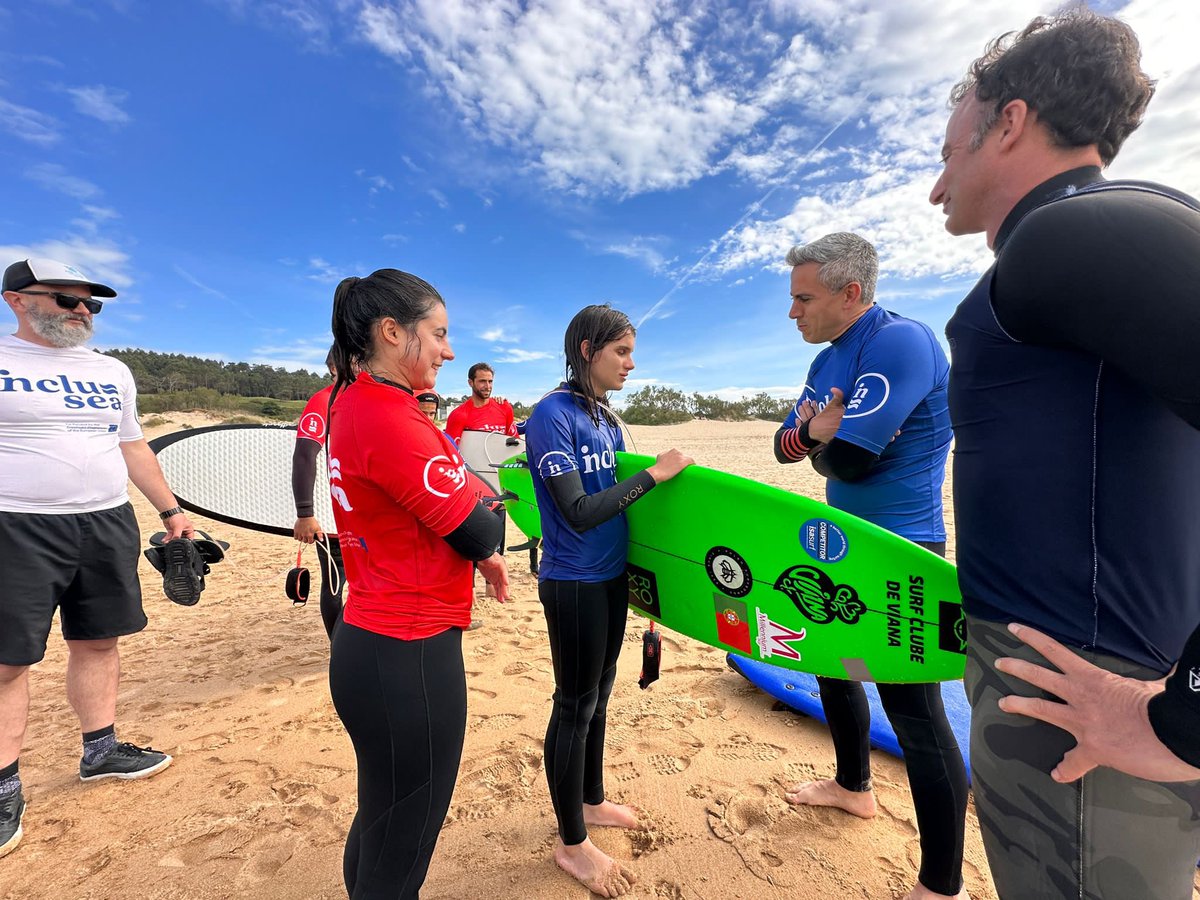Pablo_Zuloaga's tweet photo. Juntamos a más de 200 surfistas de muchos países con diferentes capacidades en #Somo. Cantabria es foco mundial del #surf inclusivo hasta este domingo. Una garantía de accesibilidad que promociona el surf como motor económico. #Inclusea https://t.co/fLz6Peh9TN