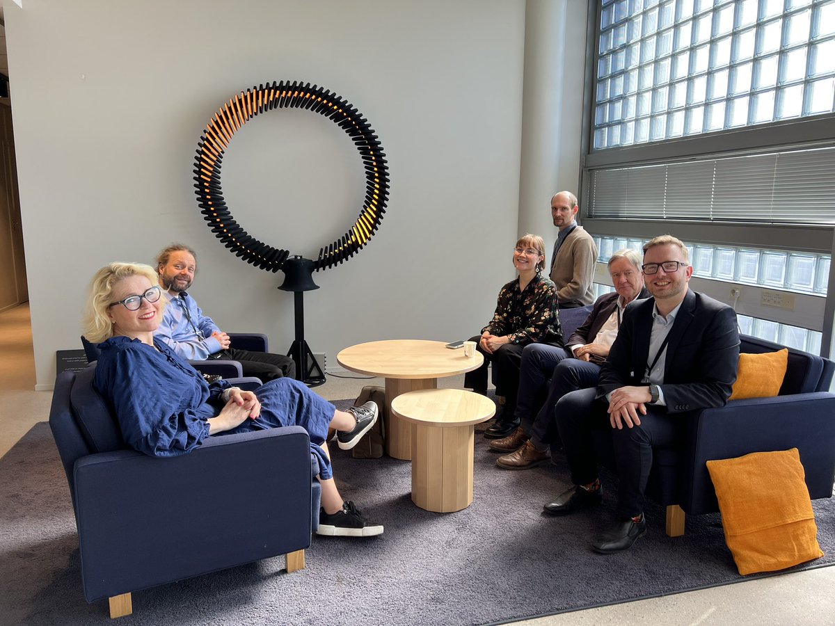 Oli ilo saada <a href="/miapetrakumpula/">Miapetra Kumpula-Natri</a> vierailulle <a href="/SitraFund/">Sitra</a> liittyen tulossa olevaan sähköiseen oppimateriaaliimme EU:n datalainsäädännöstä (DMA/DSA). Aiheina myös mm. lasten ja nuorten hyvinvointi digimaailmassa. <a href="/reijo_aarnio/">Reijo Aarnio</a> <a href="/toivanenmeeri/">Meeri Toivanen LLM 🏳️‍🌈🇪🇺</a> <a href="/apoikola/">Antti Poikola</a> <a href="/tarmotoikkanen/">Tarmo Toikkanen (@tarmo@mas.to)</a>