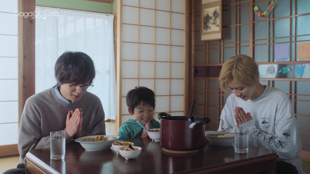 nrem511's tweet photo. #OurDiningTableEP4
Finding such warmth and acceptance with Minoru, Tane and their dad is showing Yutaka the kind of family he truly deserves.
Let them embrace you, sweetheart, you all need each other ๐ญ๐ฅฐโค
I just want to hug them ...and sing the happy curry song with Tane ๐๐โค https://t.co/p8AIFHxXNe