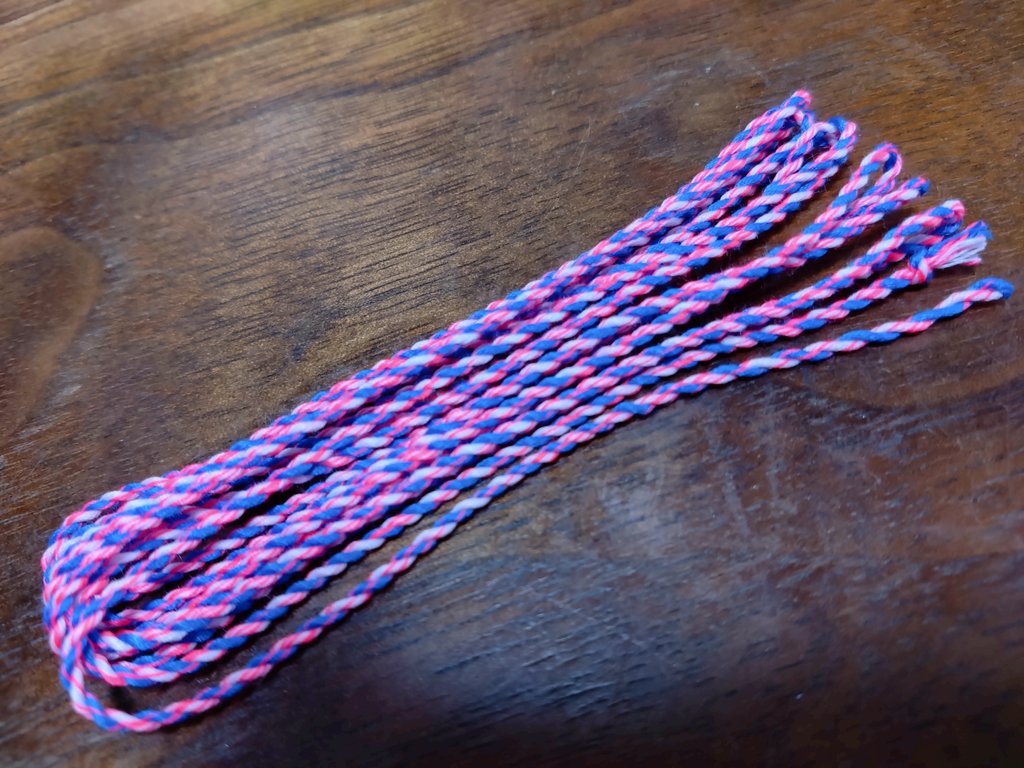 YYotturn's tweet image. 「ブルー&amp;amp;ネオンレッド(オレンジ)」✕「ホワイト&amp;amp;ネオンレッド(オレンジ)」

過去にムーンさんにリクエストをもらった分のサンプルを作ってみたけどもうちょいダークレッドっぽい方が良いんかな🤔
@moon_angel14 
#FlowString