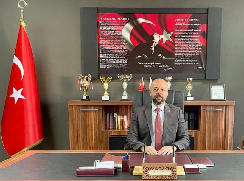 Merhum Recep Burak Demirel hocamızın silopideki ailesi olarak cuma günü saat 15:00 dan itibaren sendika büromuzda taziyesi kurulacaktır.
Not:cumartesi ve pazar günleri de saat 10:00 ile 18:00 saatleri arasında taziye devam edecektir
Adres:İpekyolu caddesi yurtiçi kargo üstü 2.kat