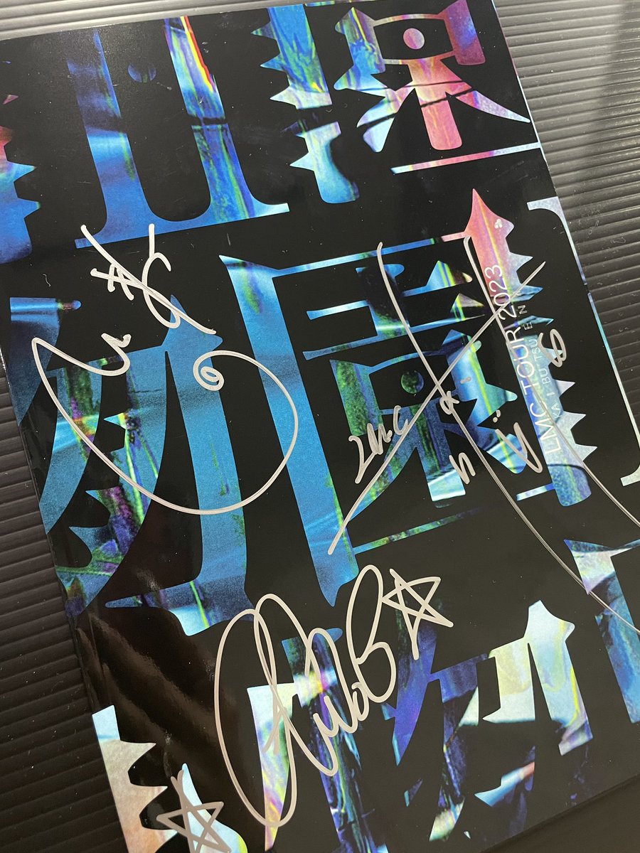 moulahokkaido's tweet photo. 【LM.Cのサイン入りツアーパンフレットを1名様に🎁✨】
先日、札幌cube gardenにてインタビューさせていただいたLM.C
(@LMC_staff)のお二人から素敵なプレゼント🎁😆

応募方法
①@moulahokkaidoをフォロー
②本投稿をRT
応募締め切り 5/7(日)23:59まで
⁡
※当選��にはDMにてご連絡差し上げます。
⁡ https://t.co/W82f5h0o0K