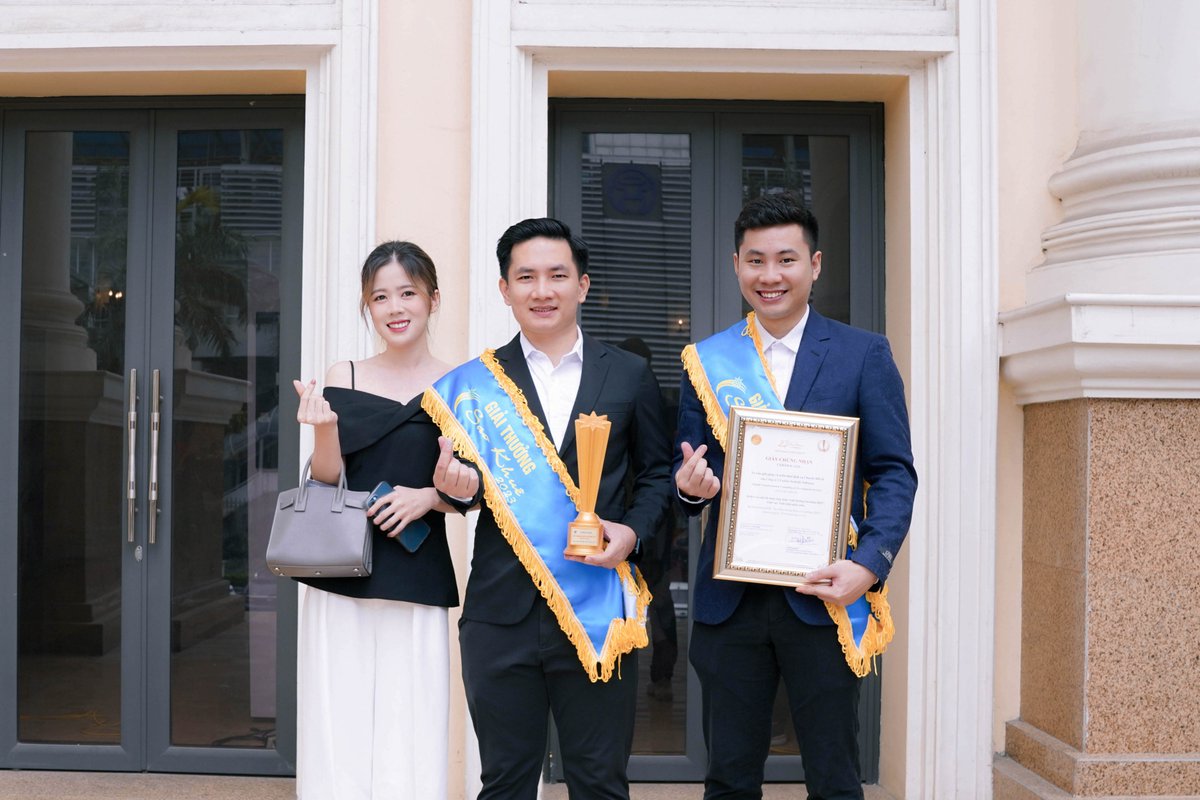 Techvify's tweet photo. TECHVIFY SOFTWARE IS PROUDLY THE WINNER OF SAO KHUE AWARD 2023️📷📷

#saokhue2023 #techvify #software #consultingsolution #digitaltransformation https://t.co/G3kEAMIhal