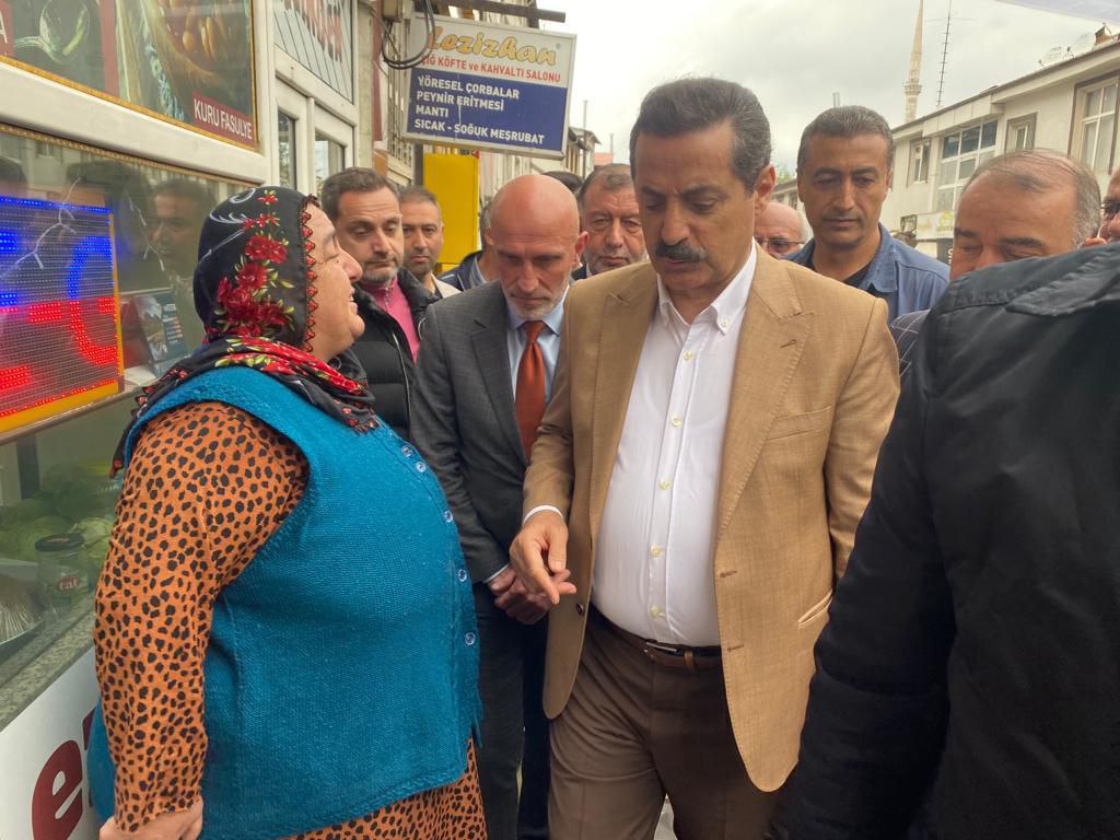 AKPartiArtvin's tweet photo. ARTVİN DENİZ DERYA NE HİZMET AŞKI BİTER BİZDE NE SAMİMİYETLE KUCAKLAŞMA….
#şavşat 
@farukcelikcomtr
@ahmeterdem_08
@israfilkisla
#DogruAdımlarlaYolaDevam
 #DoğruZamanDoğruAdam #BirlikteYürüyoruzYolaDevam https://t.co/Y0OtnetzFB