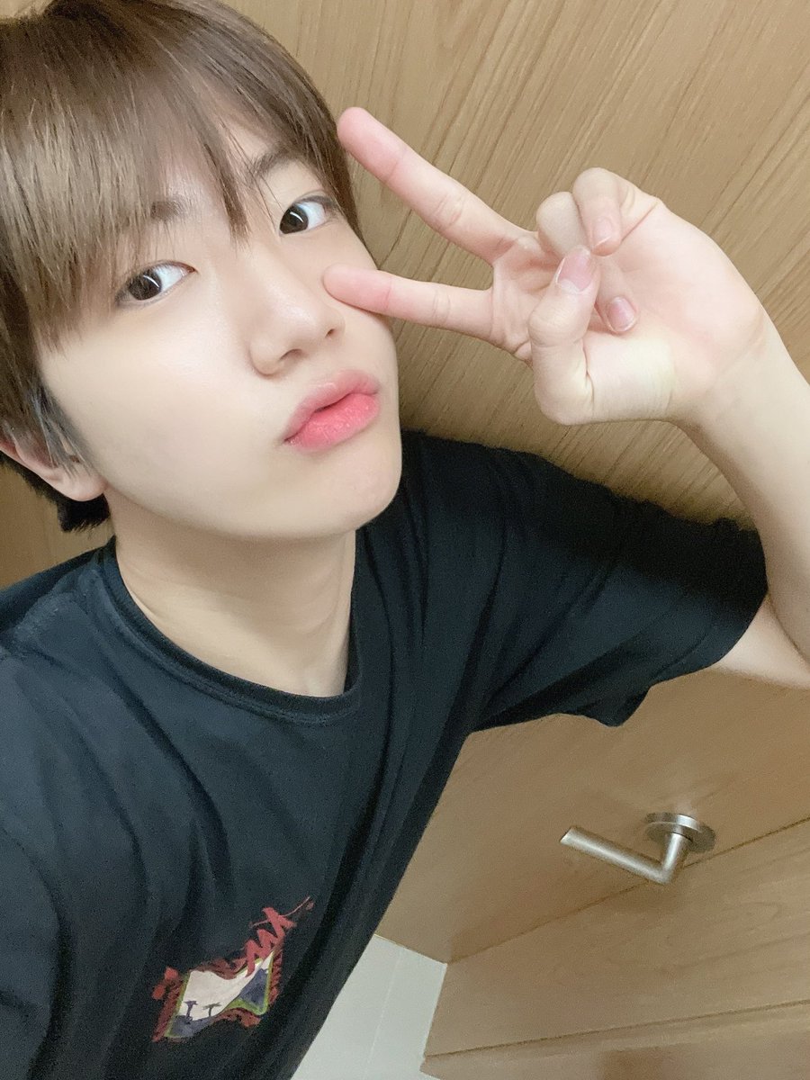 mycutiewj's tweet photo. 좋아하는 원진이 셀카 무료공개!!!!!!!(그럼무료죠... https://t.co/q1qjnpbkV1