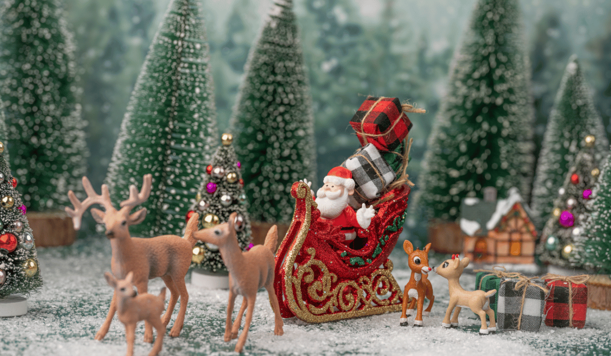 beingcounsellor's tweet photo. Traditionally Santa’s sleigh has 8 reindeer. And those feature within the 1823 poem A Visit From St. Nicolas: 'Dasher! Now Prancer and Vixen! On, Comet, On, Cupid and On, Donner and Blitzen!' In 1936, the nineteenth reindeer was not introduced yet.

https://t.co/XP5BdnfyNt https://t.co/NF8ppptNhk