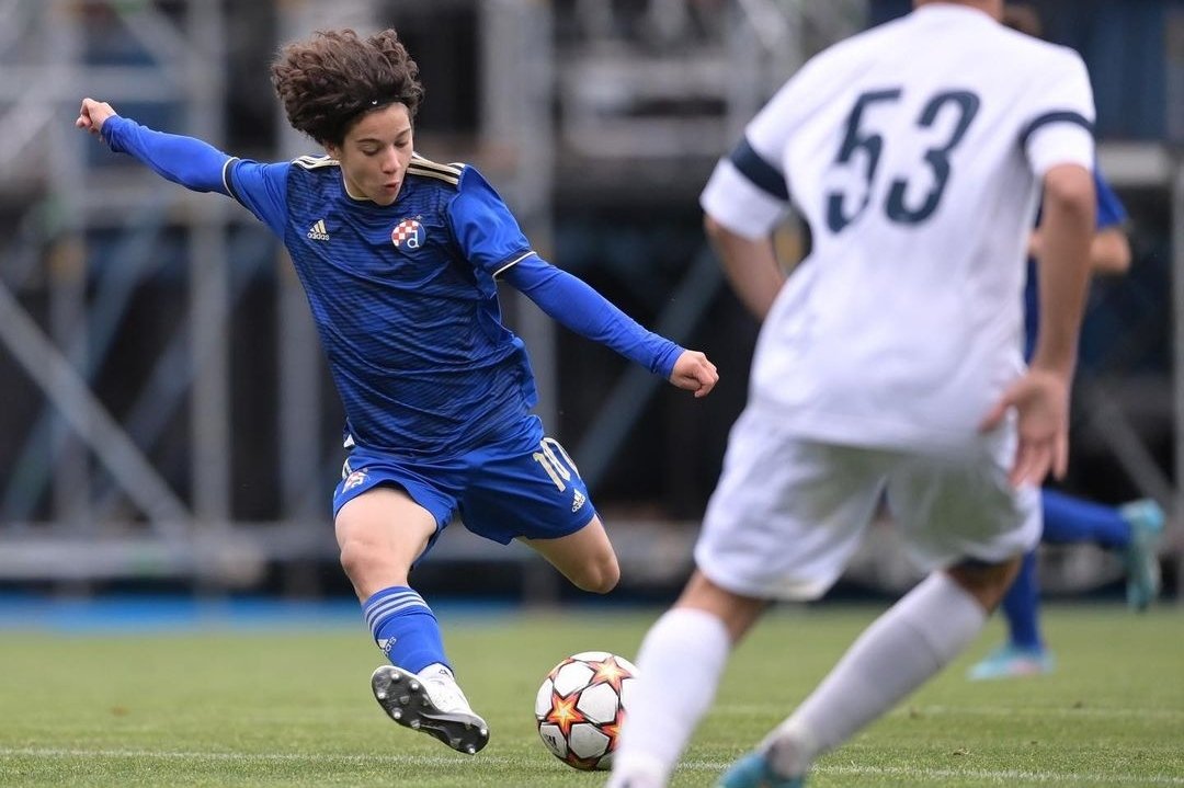 Chelfi con el Dinamo de Zagreb | @mo07o07