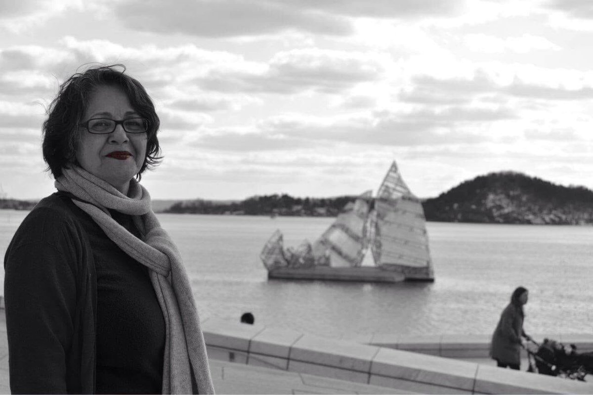 mariam_claren's tweet photo. 🧵Heute vor 2Jahren war der 1. Prozesstag meiner Mutter #NahidTaghavi. Sie befand sich zu diesem Zeitpunkt über 6 Mon. in Einzelhaft. Den Abend vorher durfte sie anrufen, ich sagte ihr damals sie solle sich Tausende Menschen im Gerichtssaal vorstellen, die ihre Freiheit fordern. https://t.co/FVIhdAfcu6