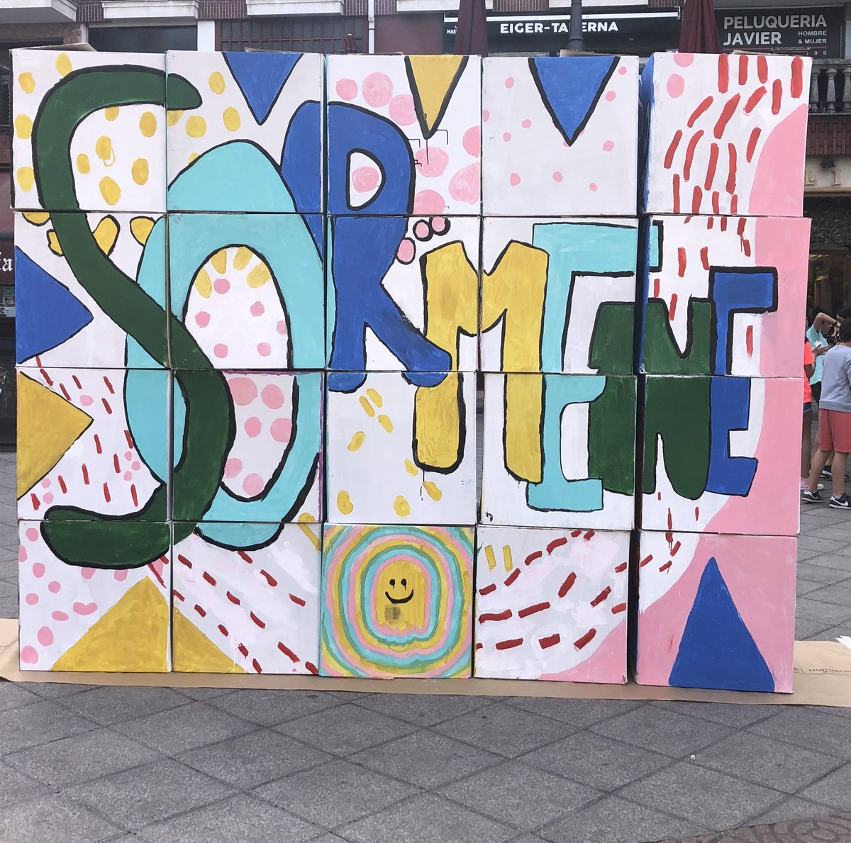 Sormene. 2023ko udaberria. Arte-plastikoak. <a href="/irrimarra1/">irrimarra</a> ko Karmele Gorroñorekin aritu dira Urretako eskolako LH6ko ikasleak. Hormirudi ibiltariaren bi alde margotu dituzte.
#sormene #doinuele <a href="/GDKOUdala/">Galdakaoko Udala</a>