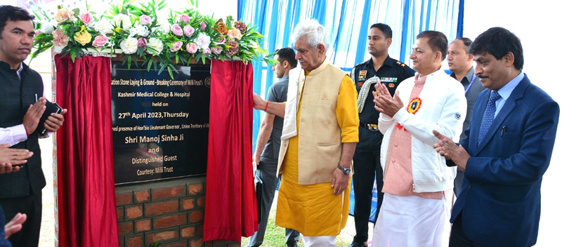 Snowjoy_Kashmir's tweet photo. Lt Governor Manoj Sinha laid the foundation stone of #Kashmir Medical College at the Industrial Estate Sempora,#Srinagar.The project worth Rs. 525 Cr will develop Medical College with 150 MBBS seats to fulfill the aspirations of youth &amp; 100 bedded hospital will provide healthcare https://t.co/Gnn2al3S6x