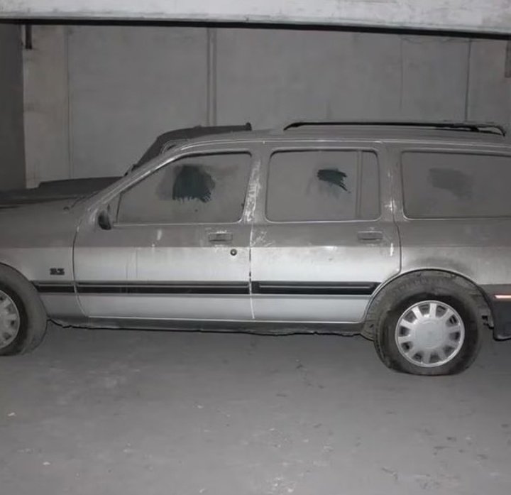 FORDPASION1's tweet photo. Un Ford Sierra Rural 0 km estaba abandonado en un cochera de Necochea Buenos Aires Argentina fue comprado lavado y exhibido en una exposición. Cuando lo fueron a ver estaba todo sucio y las ruedas desinfladas. Un detalle no tenía patente y los asientos con un plastico, era 0 km.. https://t.co/Fbgrl05vKm