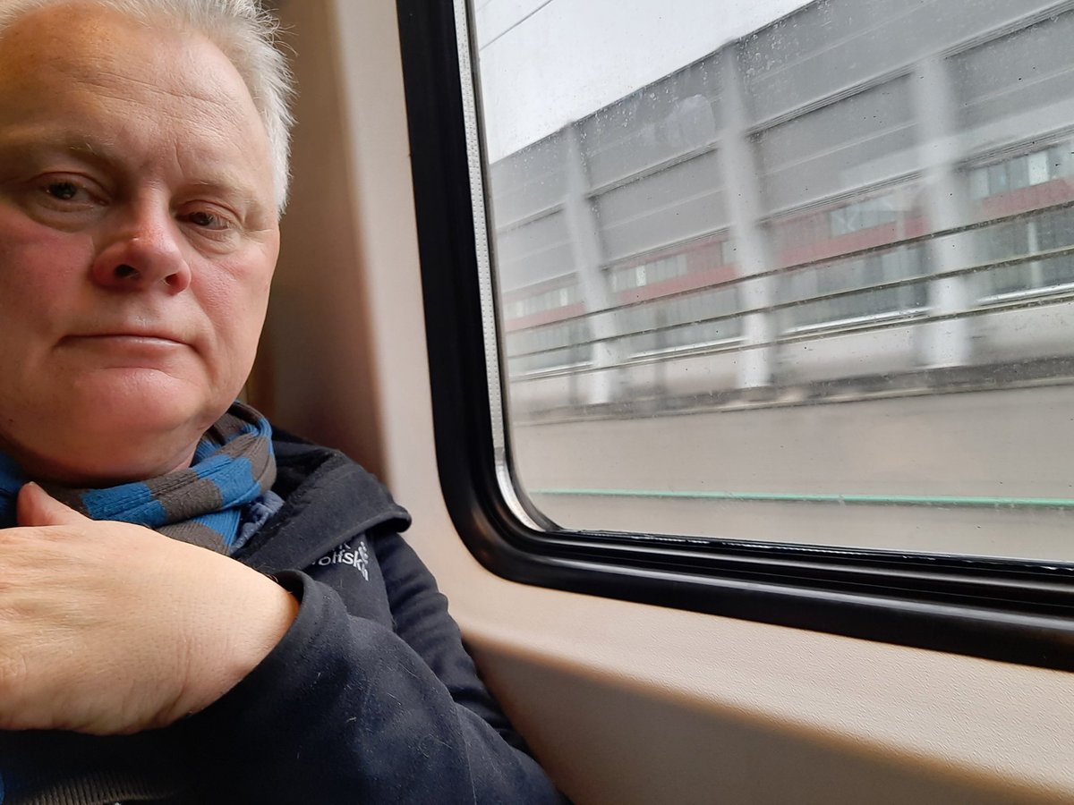 wak1964's tweet photo. Onderweg naar België. De ICD heeft al weer een aardige vertraging.Maar goed, daarom is die ook wat duurder... #tijgtweet #tijgup https://t.co/hOhOABjXiF
