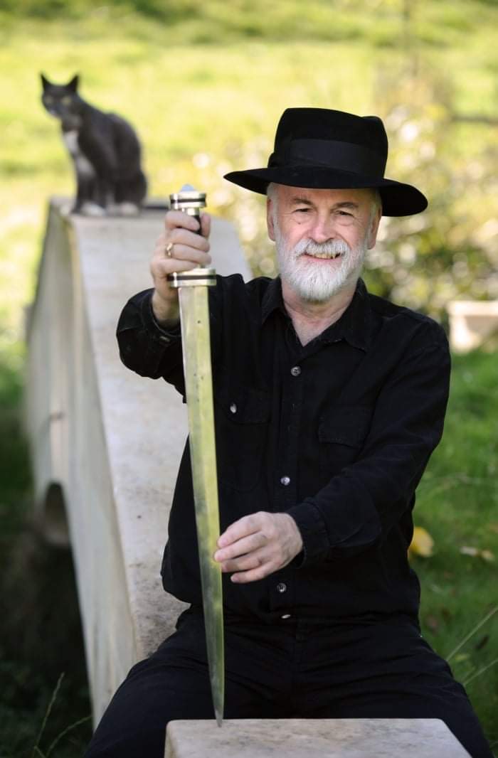 Happy Birthday Sir Terry Pratchett (28 April 1948), our favourite cat-loving, sword-bearing writer in black. 
Although he sadly passed in 2015, 'a man is not dead while his name is still spoken'.
#GNUTerryPratchett