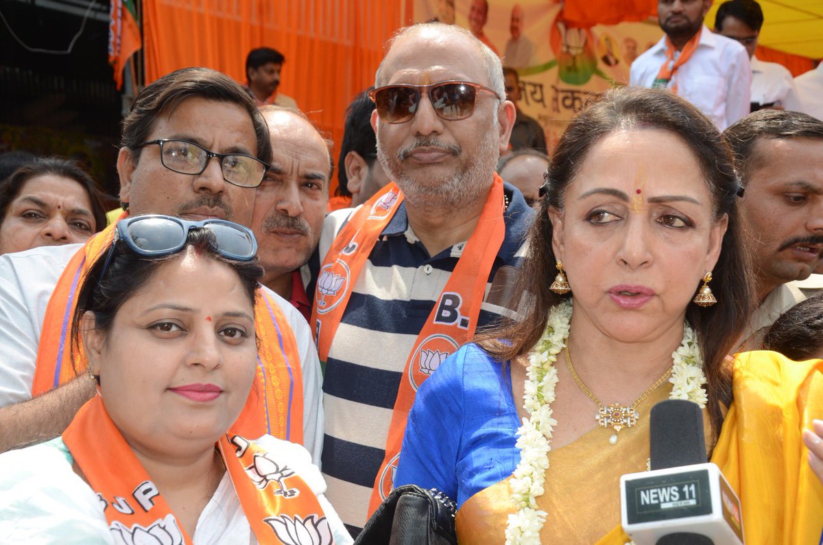dreamgirlhema's tweet photo. Travelled from place to place covering all the wards for the local election campaign culminating in the election meeting for Mayor with Yogi ji in Mathura Vrindavan @myogiadityanath @BJP4India @BJP4UP https://t.co/YAtA71EWCZ