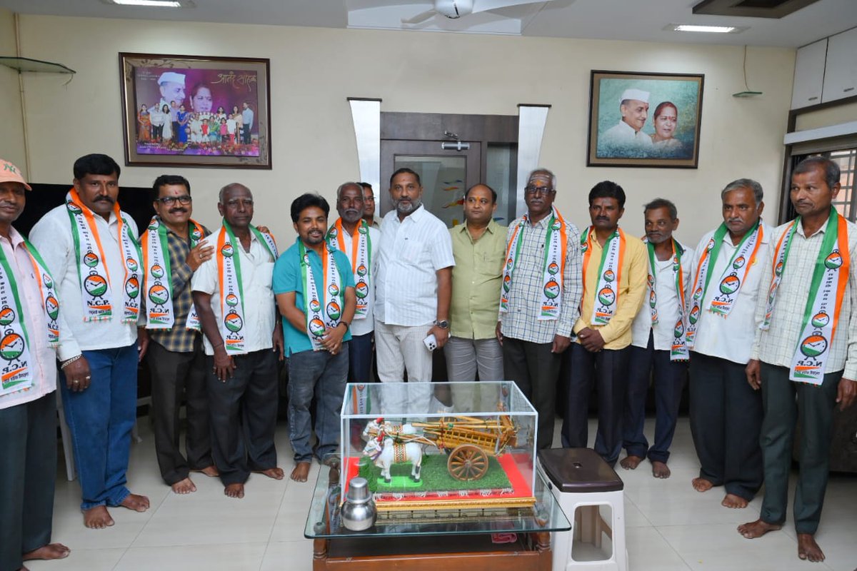 uttam_patil1's tweet image. आज विद्यमान नगरसेवक माणिक कुंभार यांच्या नेतृत्वाखाली बोरगाव येथील कुंभार समाजाने आगामी निवडणुकीसाठी जाहीर पाठिंबा दिला.
#ncp #ncpspeaks #nipani #uttampatilnipani #ncpspeaks
#uttampatil #karnataka #ncpkarnataka #assemblyelection2023
#KarnatakaElections2023
