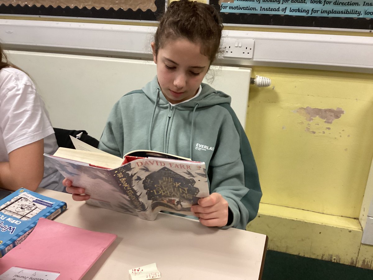 Jane Considine on Twitter "Engrossed! 🌟 📚👀🌟📚👀🌟📚 👀"