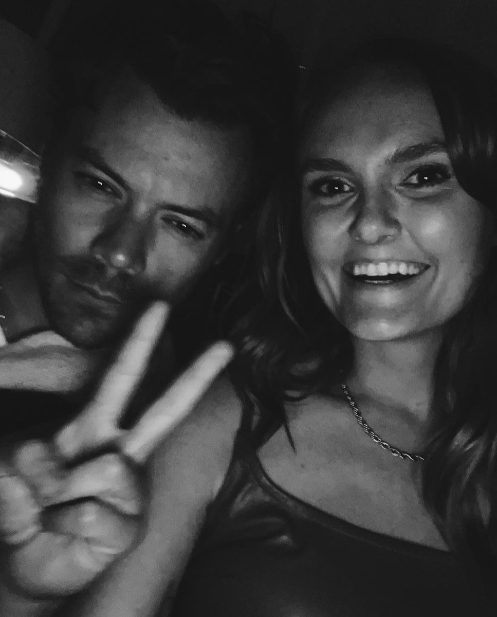 hsdaily's tweet photo. Harry backstage at the Late Late Show (via chanieej) https://t.co/2yZXOpI878