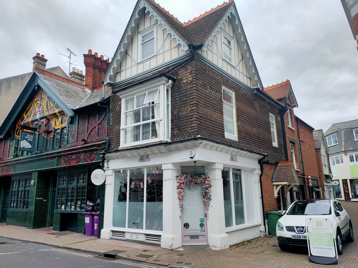 Huntcommprop's tweet photo. 41 South Street, Eastbourne BN21 4UP - To Let. Lockup up retail shop in popular location. 611 sq ft at £10,000 pax.
https://t.co/QZMNlzAWqc https://t.co/rd943heM7K