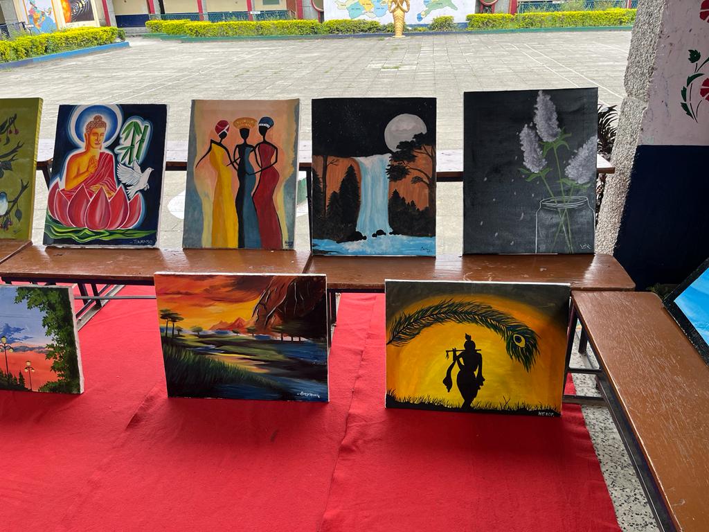 GojuJnv's tweet photo. Art exhibition at our school visited by ZPM sir.
@CommissionerNVS @NVSHqNoida @DcShillong @cbseindia29 @ChdNvs @NvsHyd @NVS_RO_Patna @NVSROBhopal @nvsropune @JnvDarrang @Jnv_India https://t.co/7ZSBnTNthV