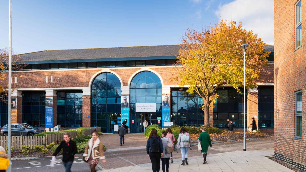 University of Chichester Jobs tweet media