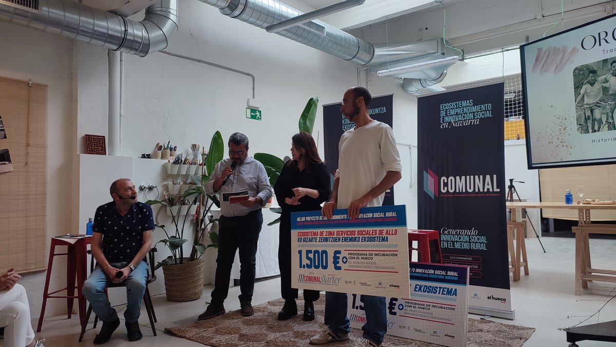Comunal Starter/1
Ayer celebramos el concurso. Estos son los premios. 
📷Ecosistema de Allo. Primer premio para Richard Zalduendo, por Orgareka (foto). Mención especial para Yon Carlos Ochoa, por Allo Bike Xperience.