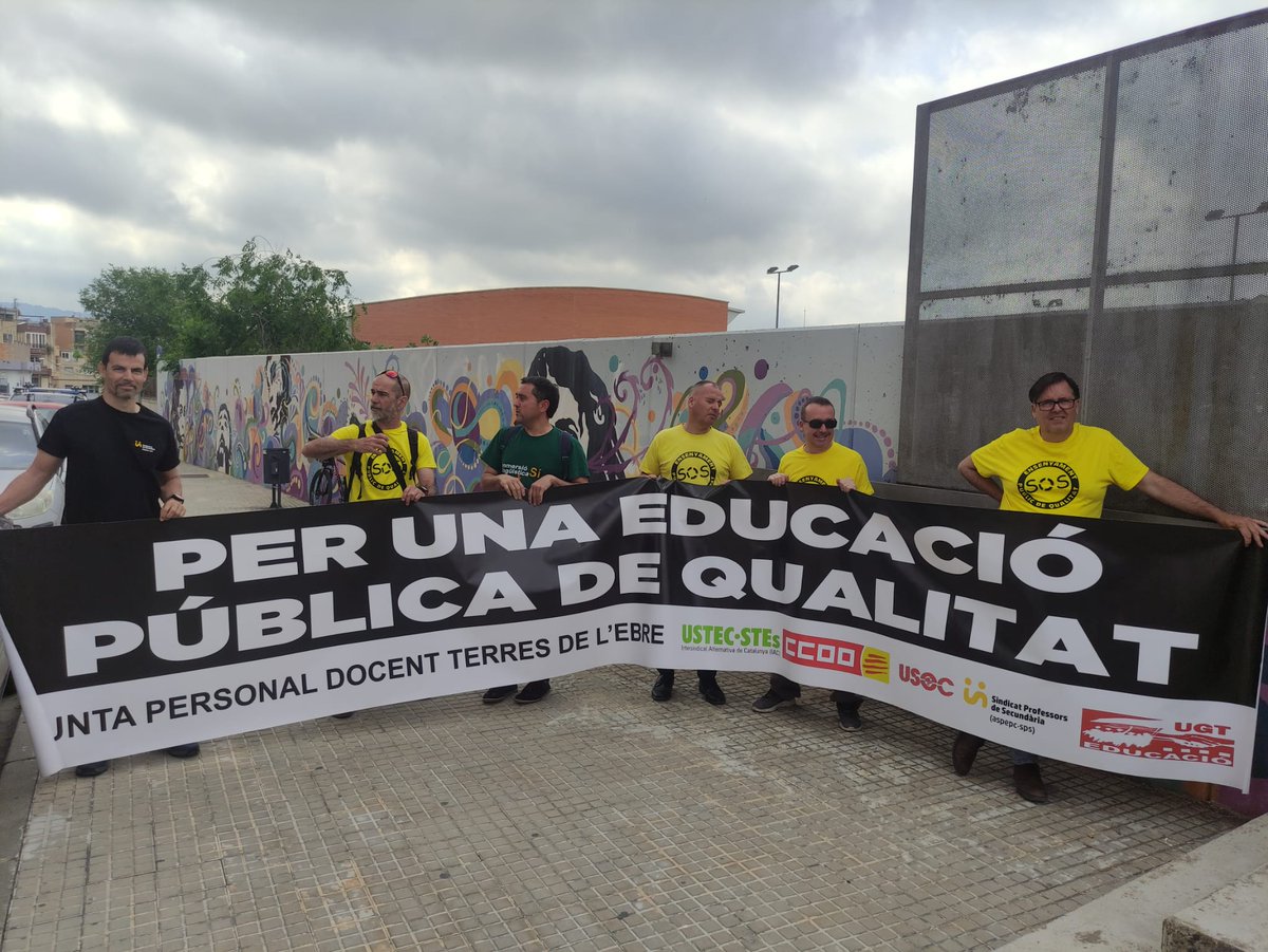 Avui els membres de la junta de personal docent de les TTEE han rebut al conseller i ens ha de mentiders quan diem que no hi ha democràcia als centres i que no hi ha negociació amb el departament.., el conseller confon informar amb negociar...🤦 <a href="/CCOOeducacio/">CCOO Educació</a> <a href="/ccoocatalunya/">CCOO de Catalunya</a>