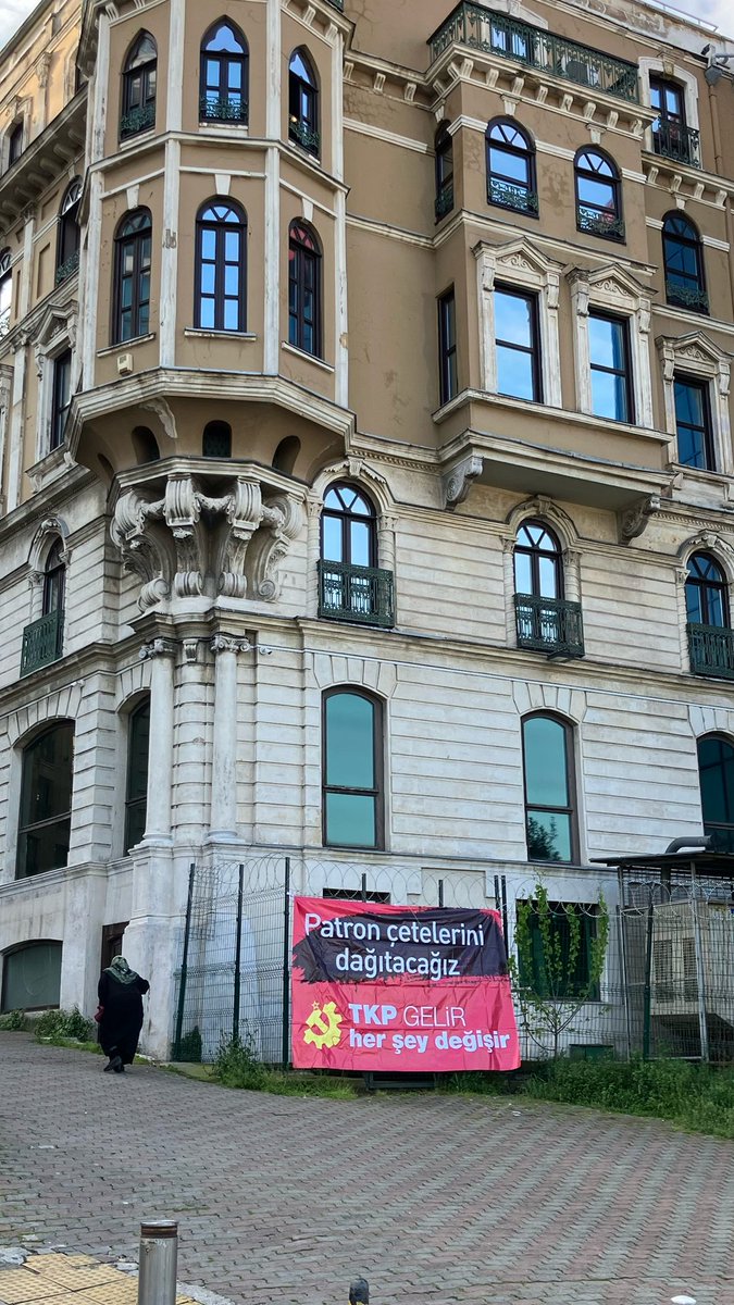 Türkiye’yi ayağa kaldırmak için zenginliklere el koyan patronlardan kurtulacağız!
📍Beyoğlu, TÜSİAD
#TKPGelirHerŞeyDeğişir